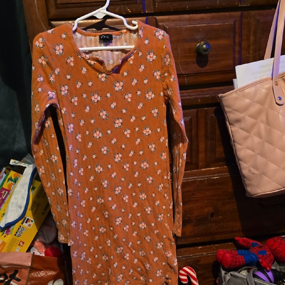 !!.             Girls M(7-8) Floral Long Sleeve Dress